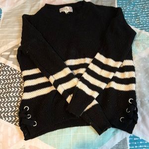 Sweater black and white